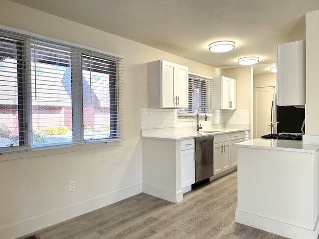 Building Photo - 110 Montoya Dr