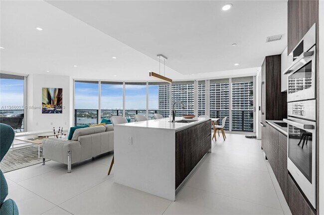 Foto del edificio - 488 NE 18th St