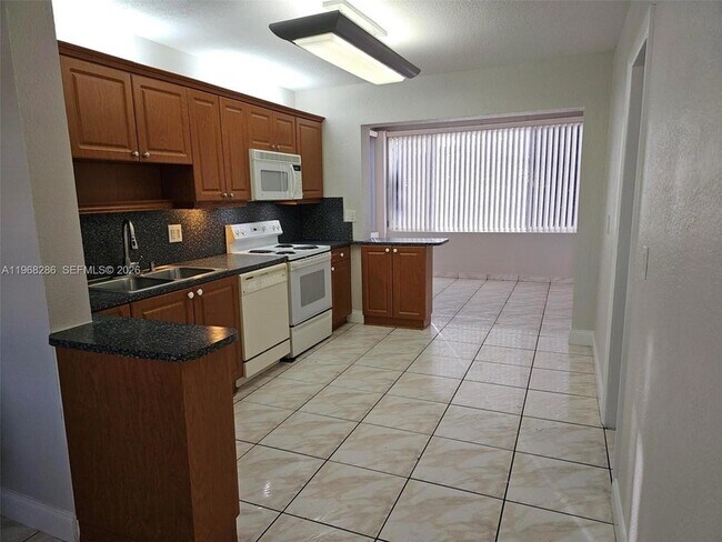 Foto del edificio - 1000 NE 13th Ave