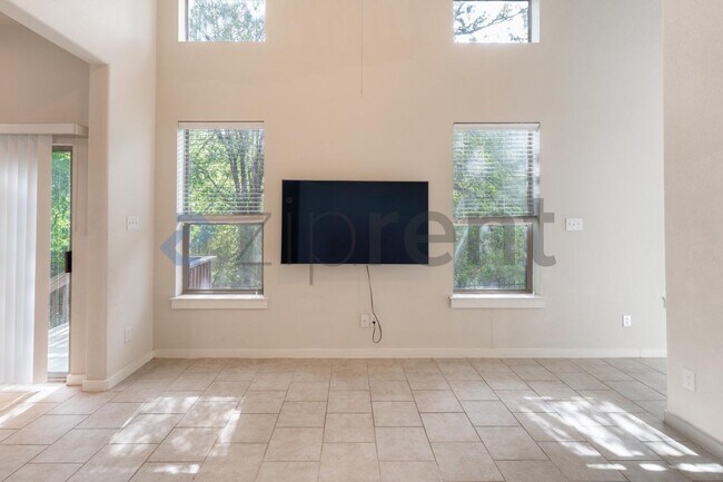 Building Photo - Unit 28