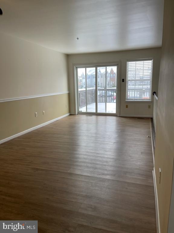 Building Photo - 1300 Waterway Ct