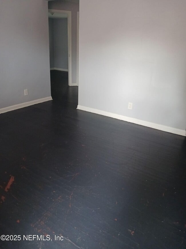 Foto del edificio - 1145 W 25th St