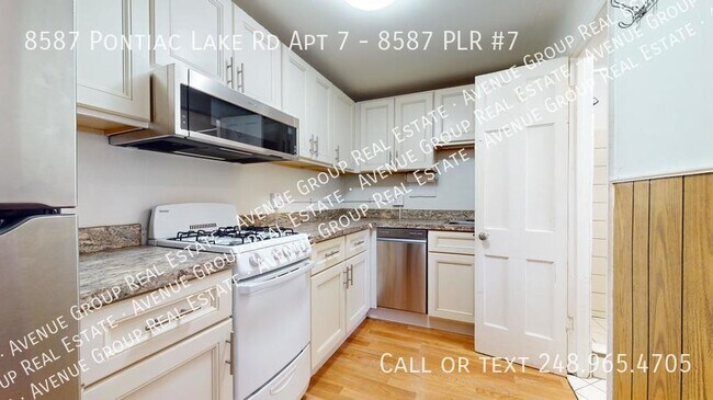 Foto del edificio - 8587 Pontiac Lake Rd - #7