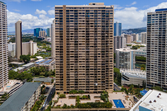 Building Photo - Chateau Waikiki