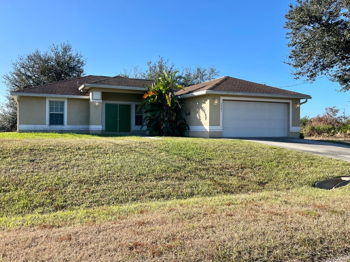 Primary Photo - Available Now- 3 bedroom- 2 bath 2 car gar...