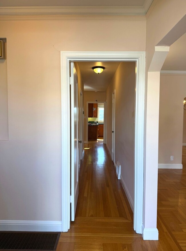 Building Photo - UPDATED BRIGHT 2000sf 4BR/2BA Monterey Hei...