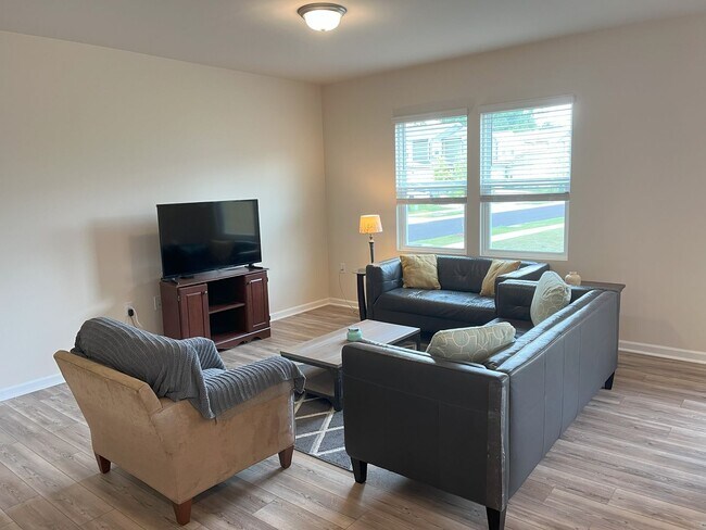 Foto del edificio - GREAT 3 bedroom 2.5 bath HOME IN WENDELL!