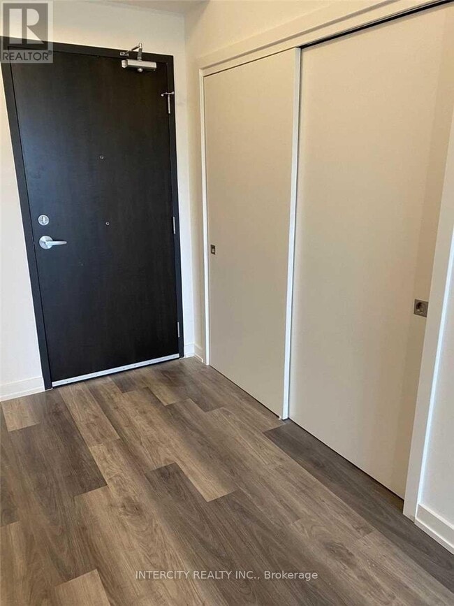 Photo du bâtiment - 430-430 Essa Rd