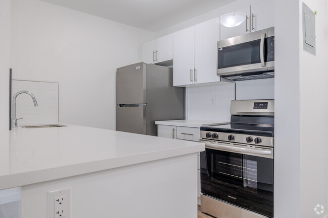 1BR, 1BA - 750 SF - Kitchen - Webster Apts