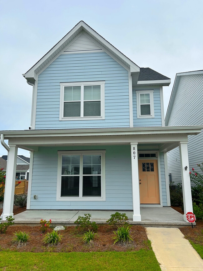 Building Photo - 807 Edgerton Dr