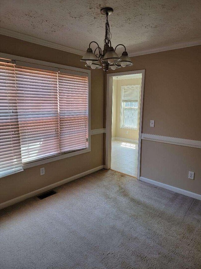 Building Photo - 3860 Sundowner Ct SE