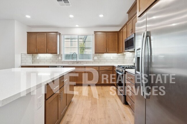Building Photo - 9025 Summit Ln