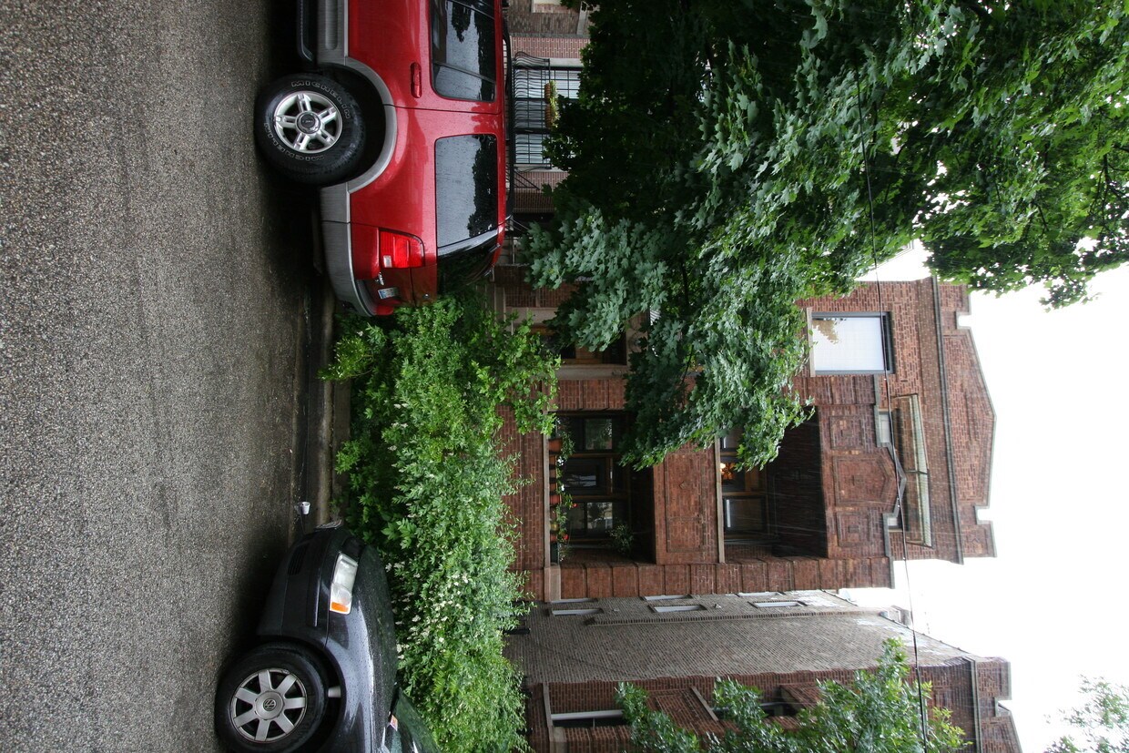 Foto del edificio - 2440 W Walton St