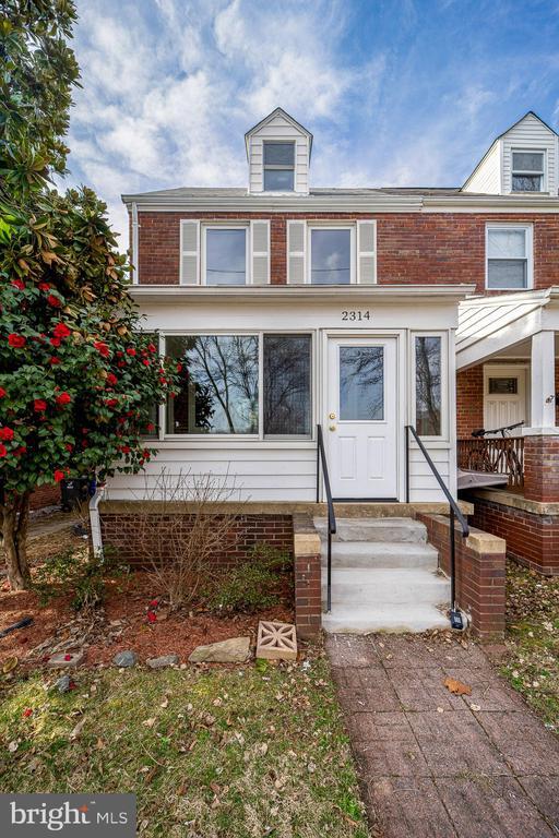 Foto principal - 2314 Washington Blvd