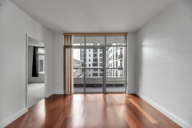 Building Photo - 425 W Beech St