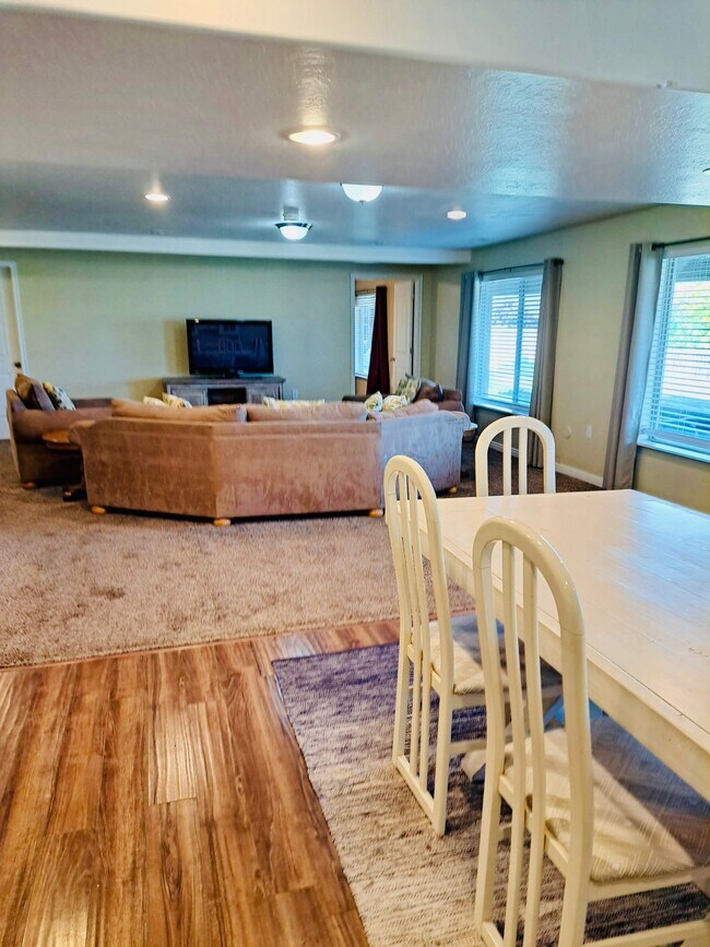 Foto del edificio - 334 W Shadow Ridge Dr