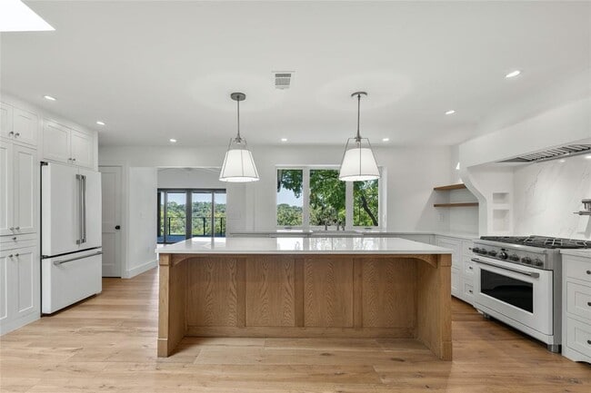 Building Photo - 5605 Ridge Oak Dr