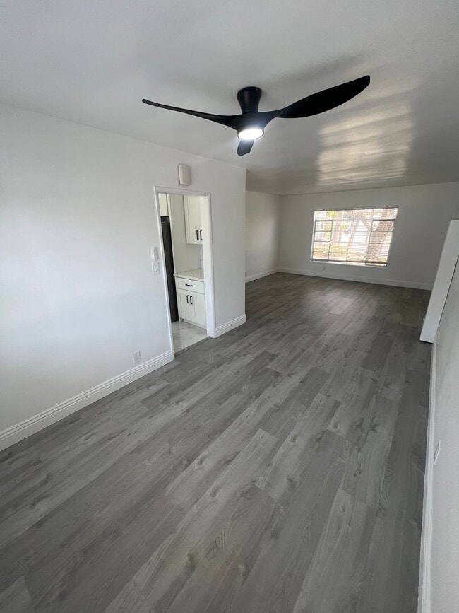 Interior Photo - 3701 Montclair St