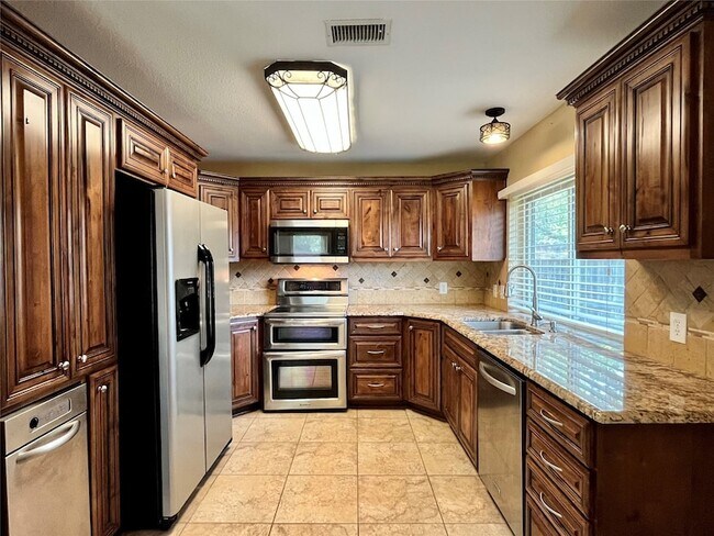 Foto del edificio - 229 Glenwood Dr