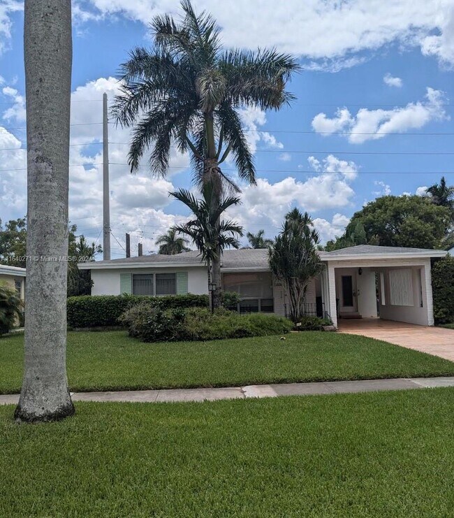 Foto del edificio - 1018 NE 8th St