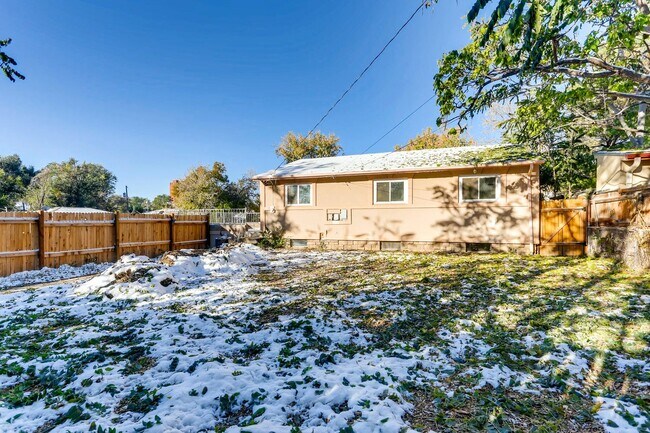 Building Photo - 1590 S Dale Ct