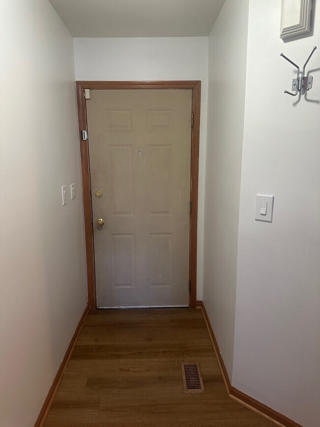 Foto del edificio - 1942 Heron Ave