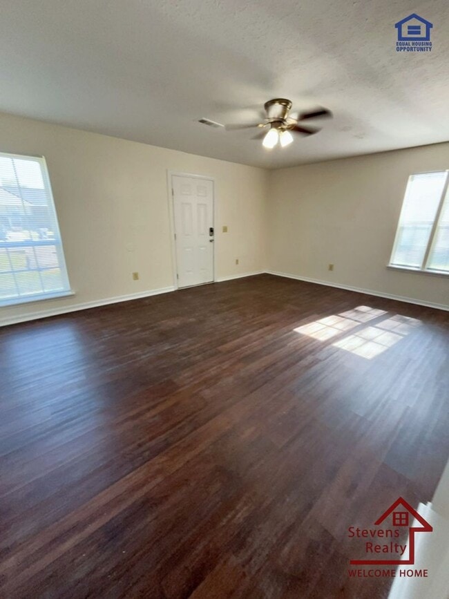 Building Photo - 166 Dogwood Pointe Dr