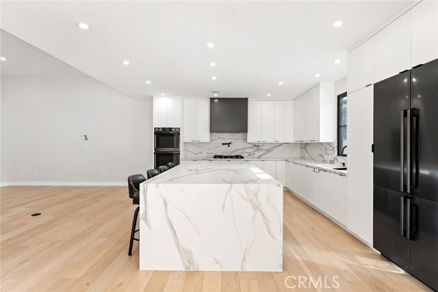 Foto del edificio - 18110 Bromley St