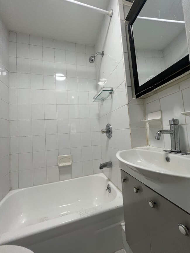 Building Photo - 305 58th St