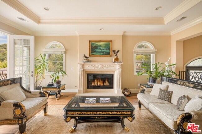 Foto del edificio - 3691 Benedict Canyon Ln