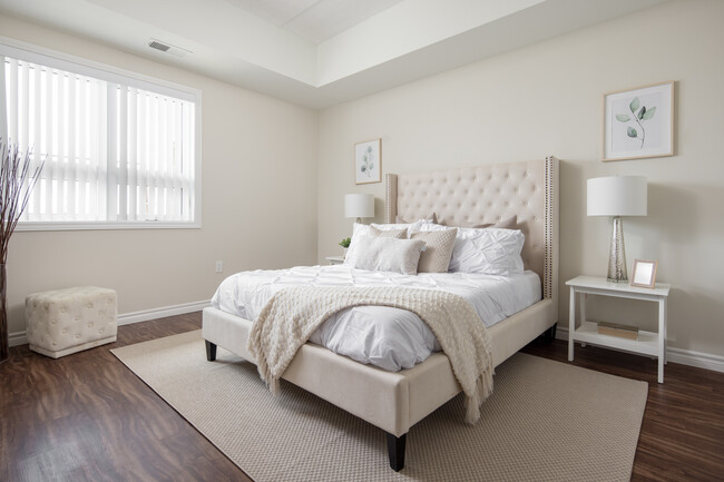 Building Photo - River's Edge I