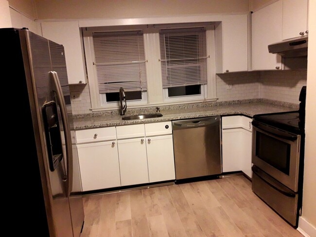 Kitchen All Stainless Steel - 130 Walker Rd