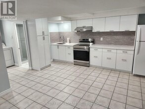 Building Photo - 28 Iles St