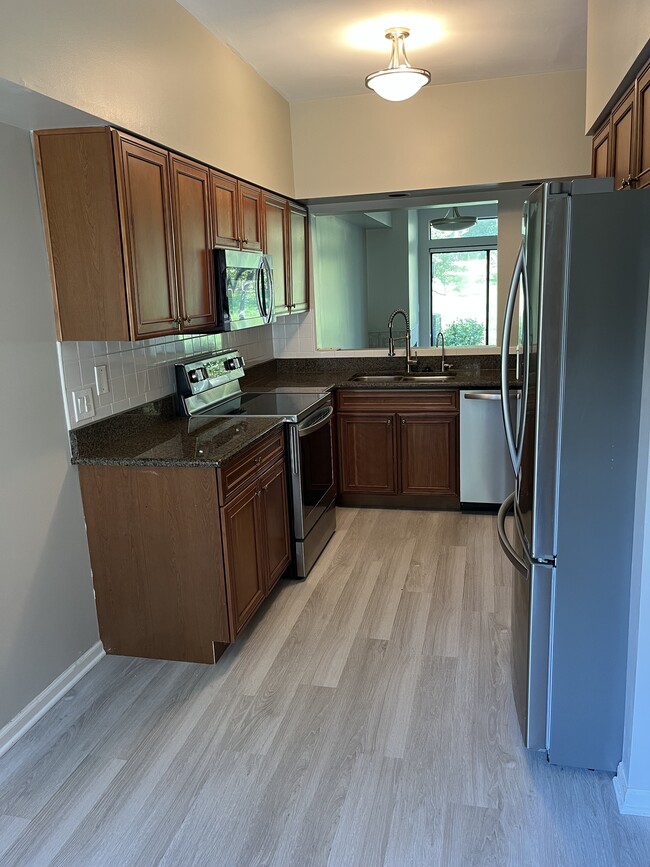 Building Photo - 378 White Oak Ln Building Photo - 378 White Oak Ln