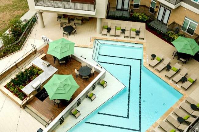 Building Photo - 1628-1898-1898 Wyndale St