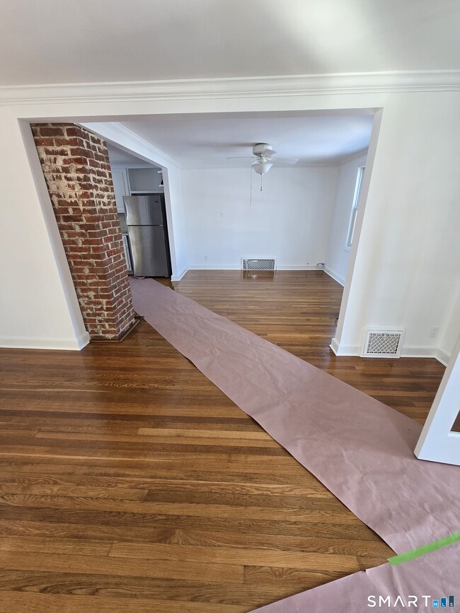 Building Photo - 148 Catherine St