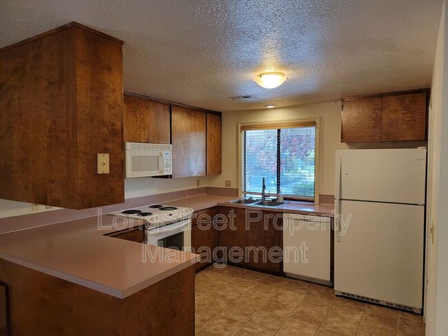 Building Photo - 3947 NW Tamarack Dr