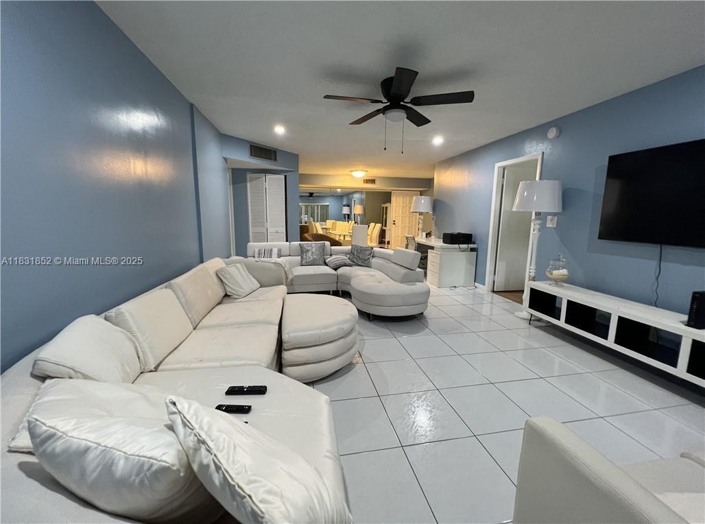 Foto principal - 6101 N Falls Cir Dr