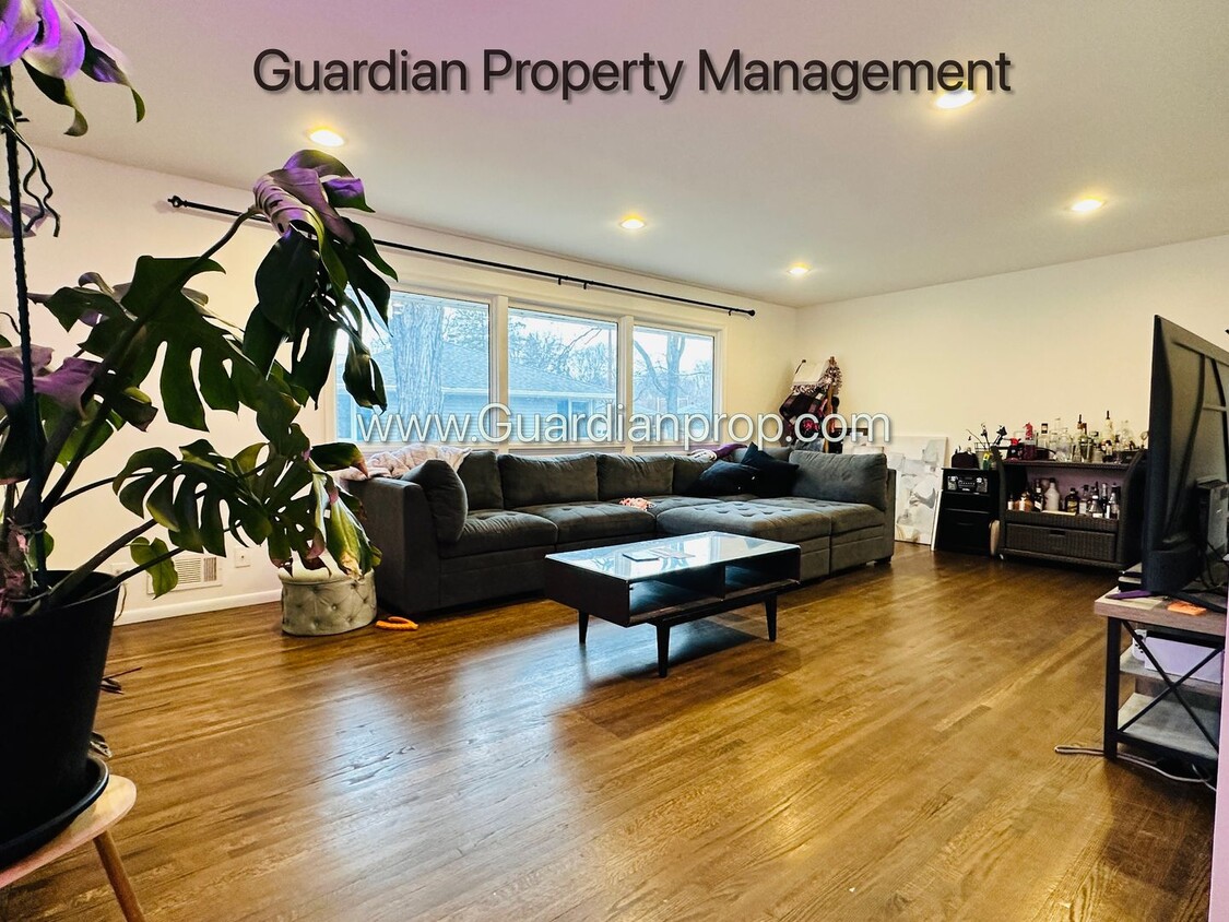 Foto principal - St Louis Park Single Family Home, Corner L...