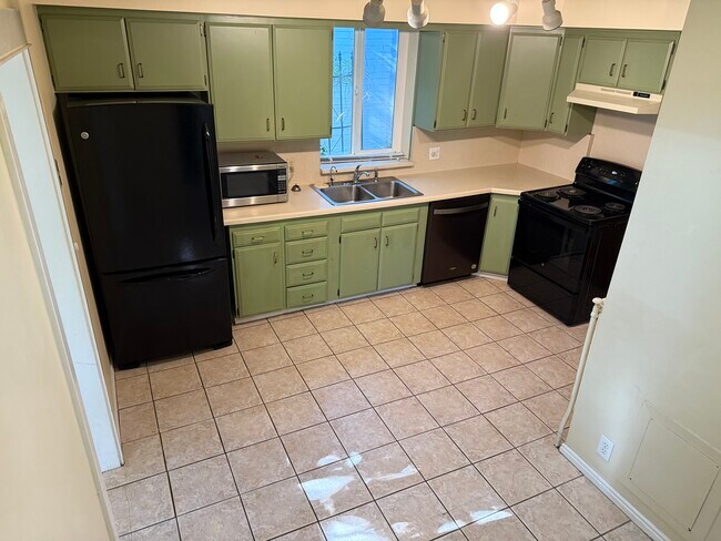 Photo - 164 J Street Apartments