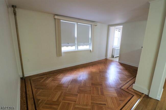 Building Photo - 162 Pake St