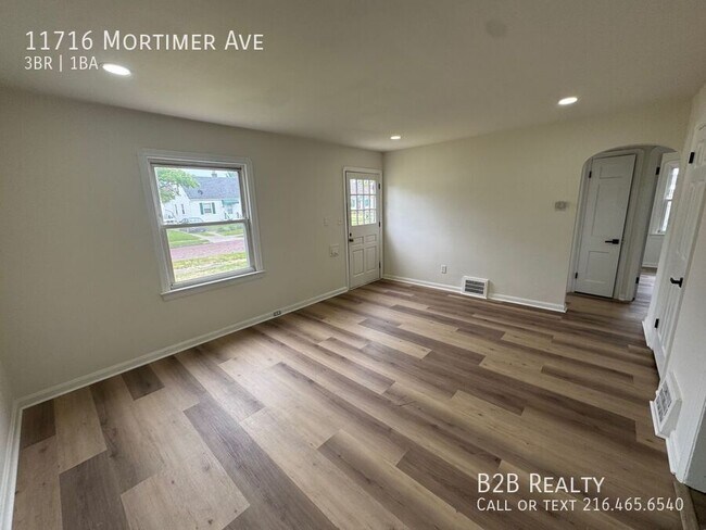 Foto del edificio - 11716 Mortimer Ave