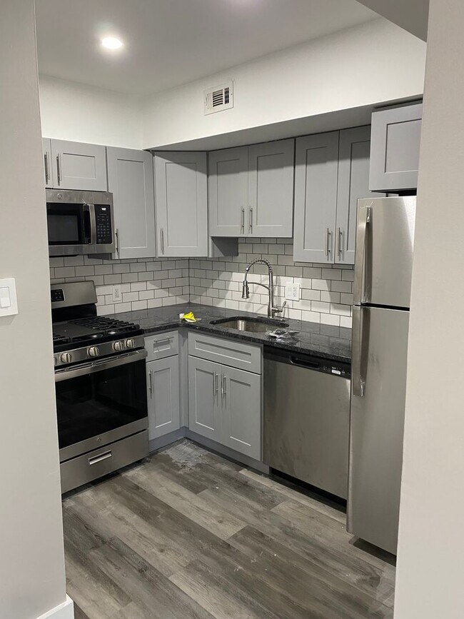 Building Photo - 2 Bedroom In Washington