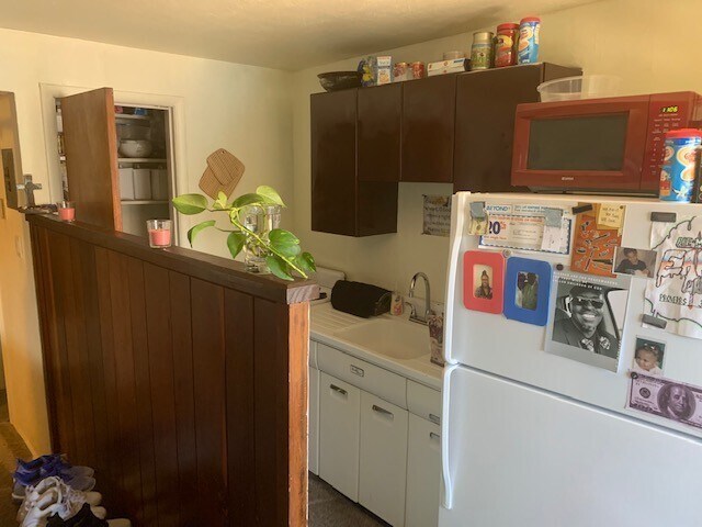 Foto del edificio - $758 | 1BR/1BA | Cat Friendly Condo for re...