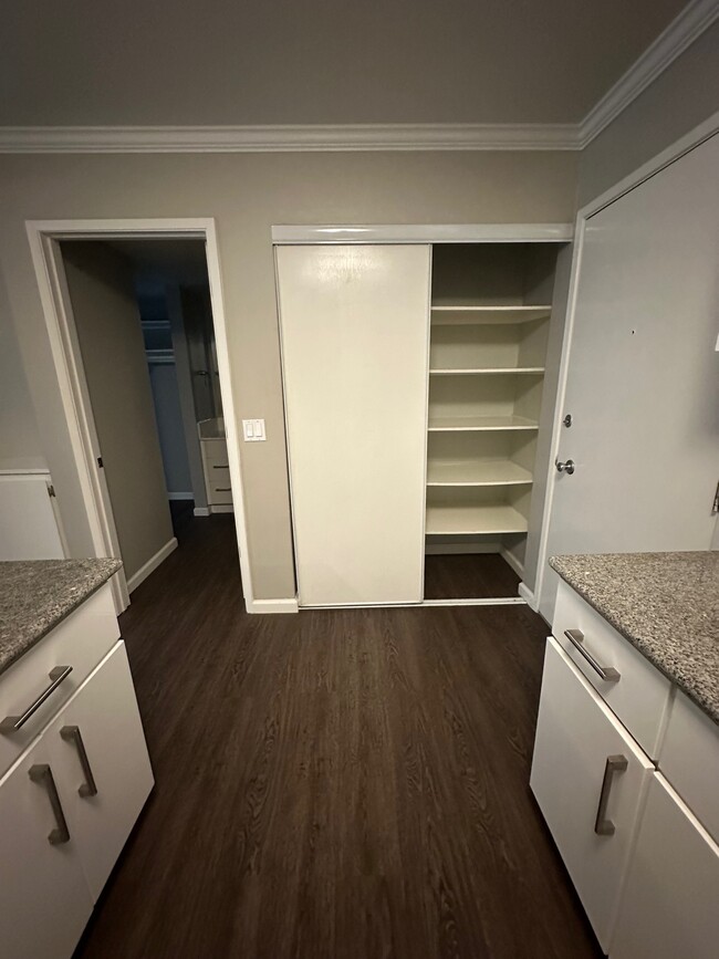 Building Photo - Alice Court