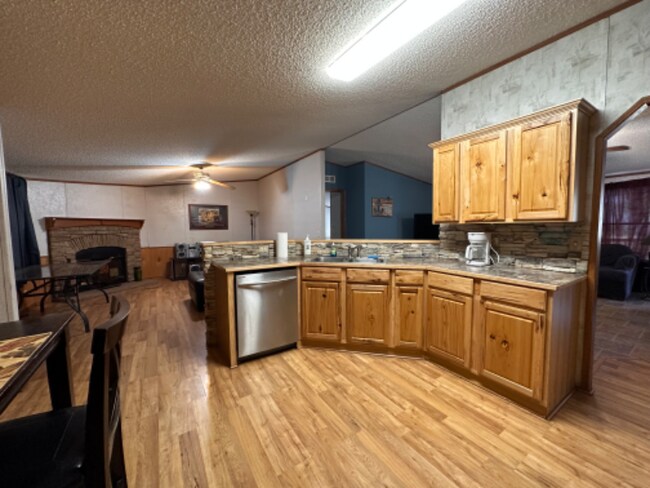 Building Photo - 145 Whippoorwill Dr