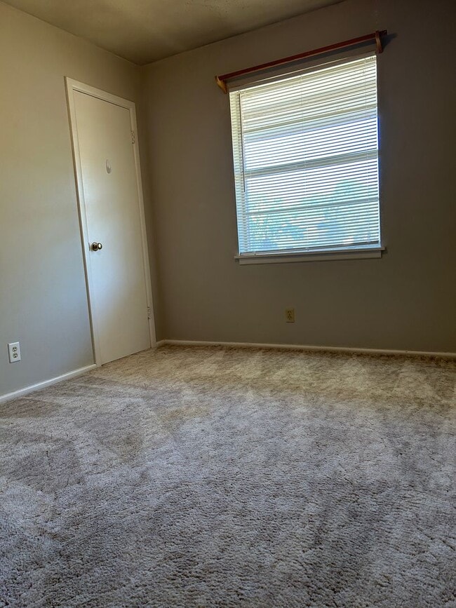 Building Photo - Warm and Charming 3-Bedroom Coming Soon!