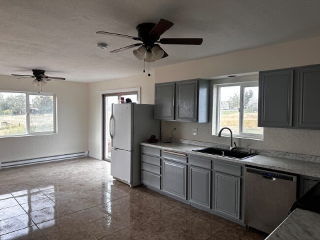 Foto del edificio - 338 W Meadow Rd