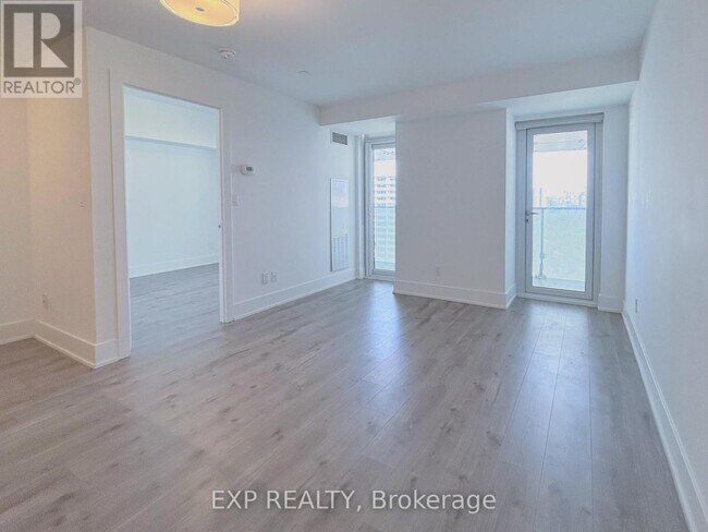 Photo du bâtiment - 200 Bloor St W