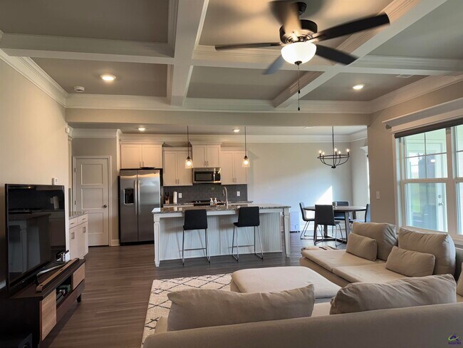 Building Photo - 807 Harley Farms Dr